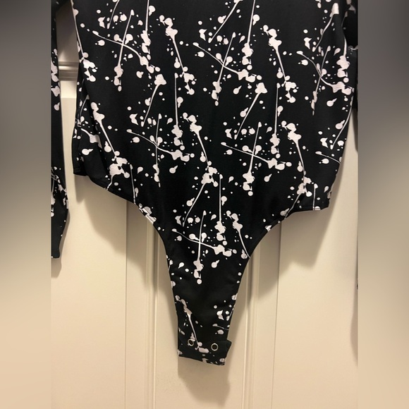 Black and White Long Sleeve Bodysuit - Picture 2 of 5